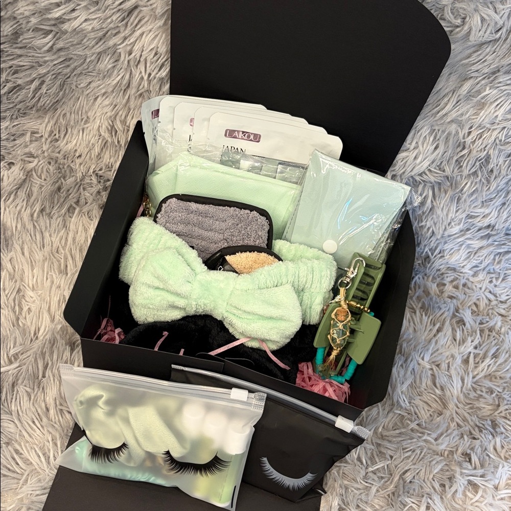✨💚 NEW ITEM 💚✨ “Mint to Be” Green Self-Care Spa Bundle Box 🌿💚
